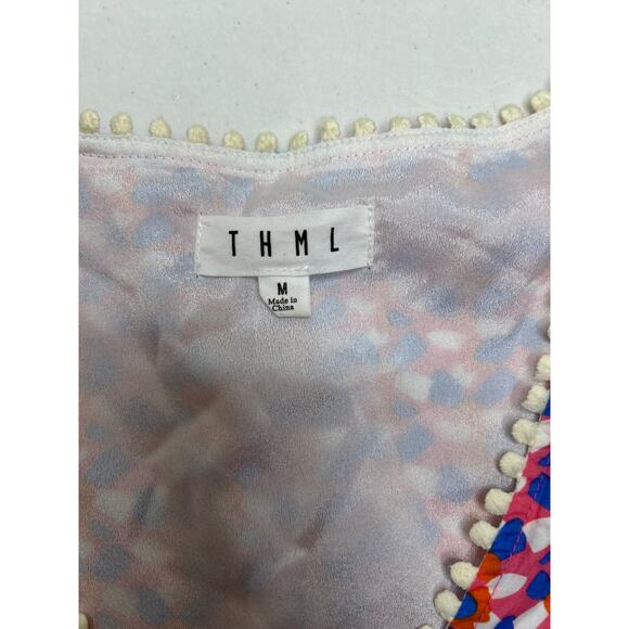 THML geometric print Tiered v-neck Dress with white trim, flutter sleeves Size M - Picture 3 of 5